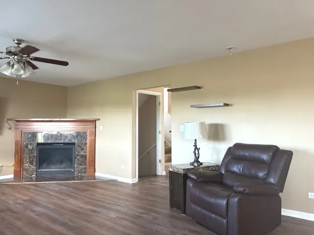 675 Hunters Path IL