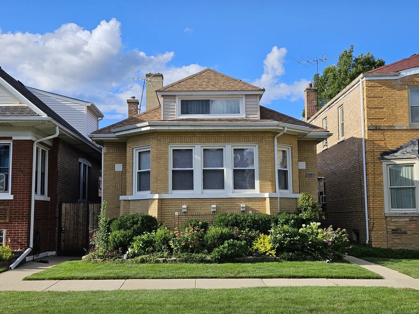 6008 W Dakin Street W IL