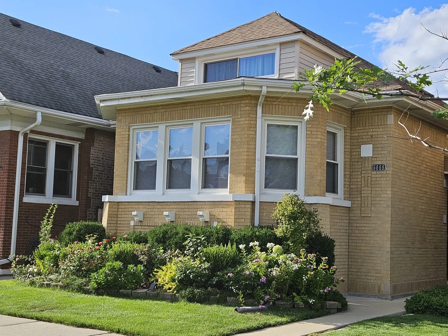 6008 W Dakin Street W IL