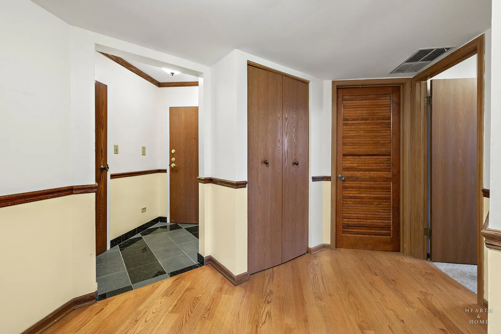 100 white oak Court 3 IL