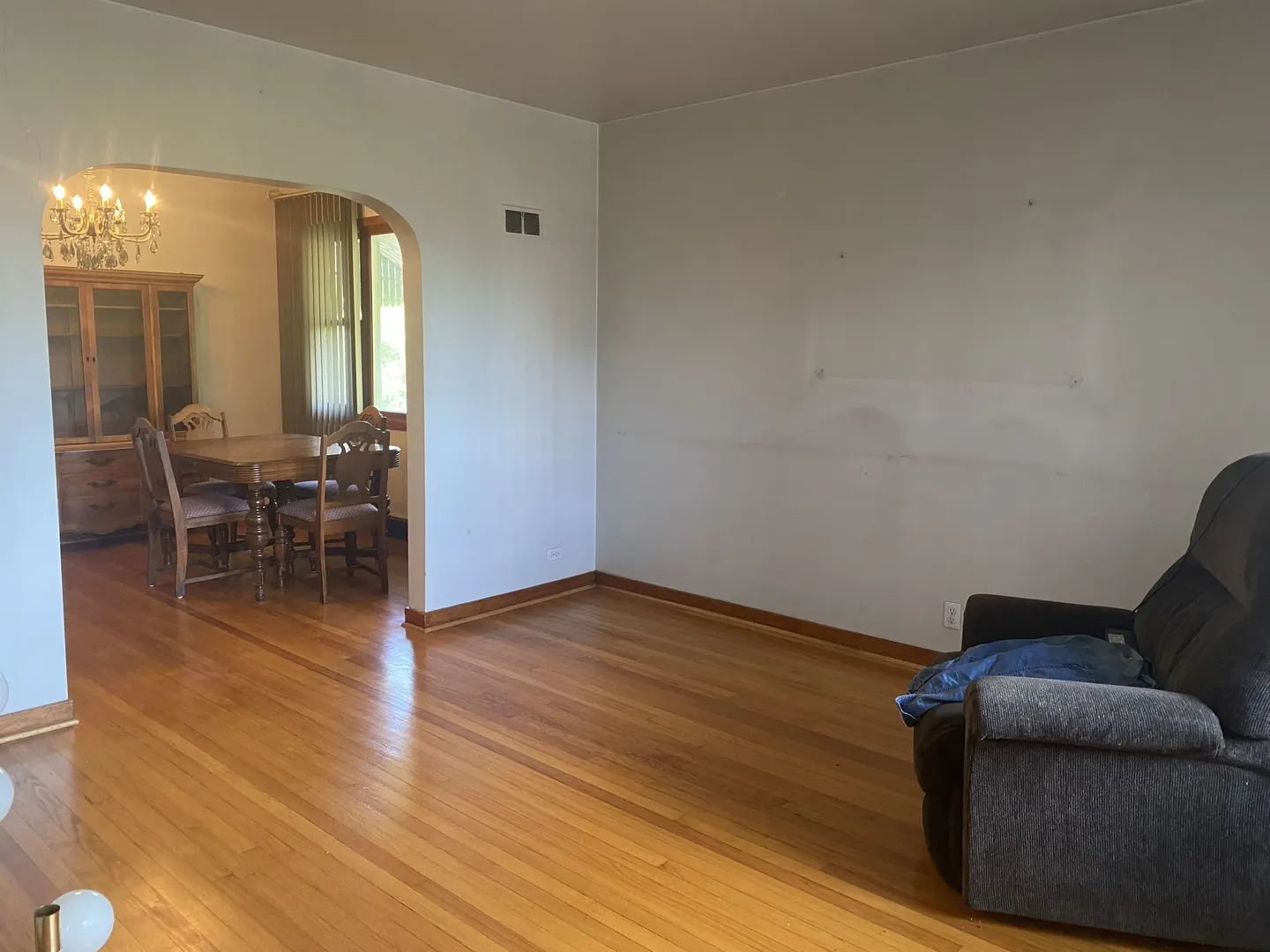 105 E 24th Street IL
