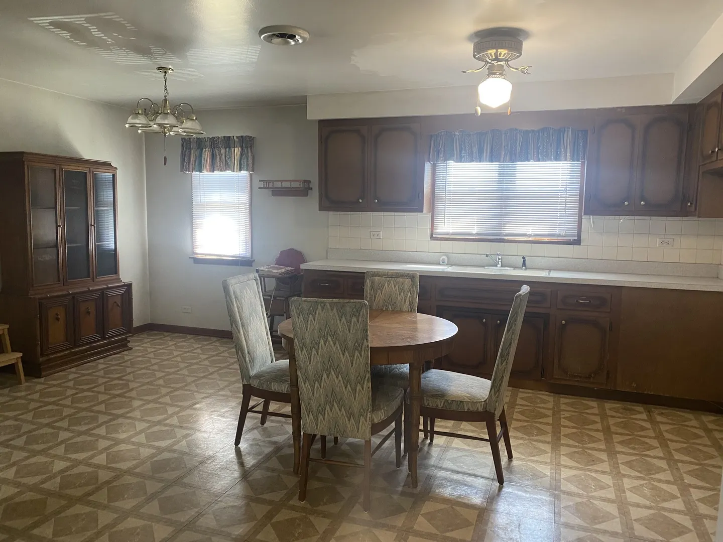 105 E 24th Street IL