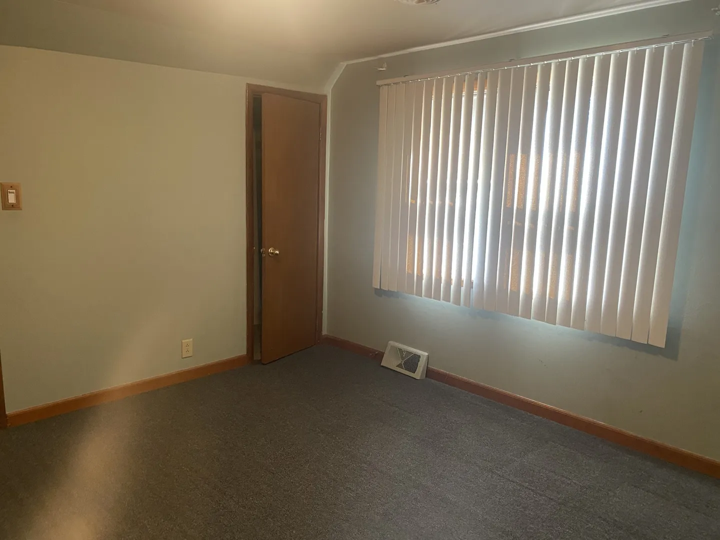 105 E 24th Street IL