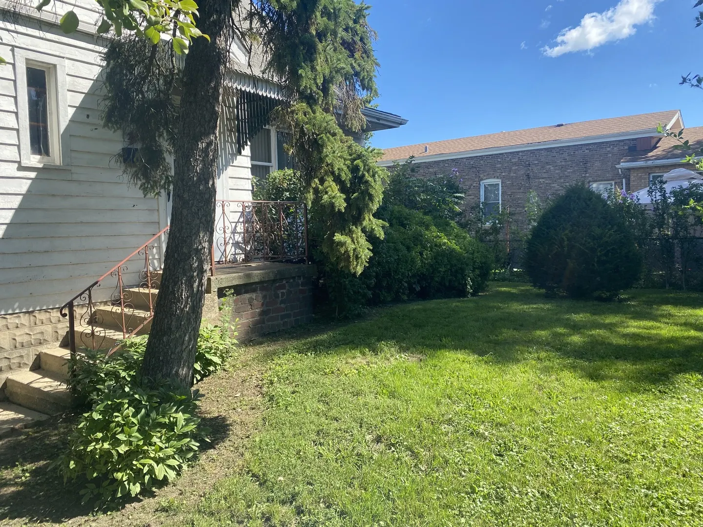 105 E 24th Street IL