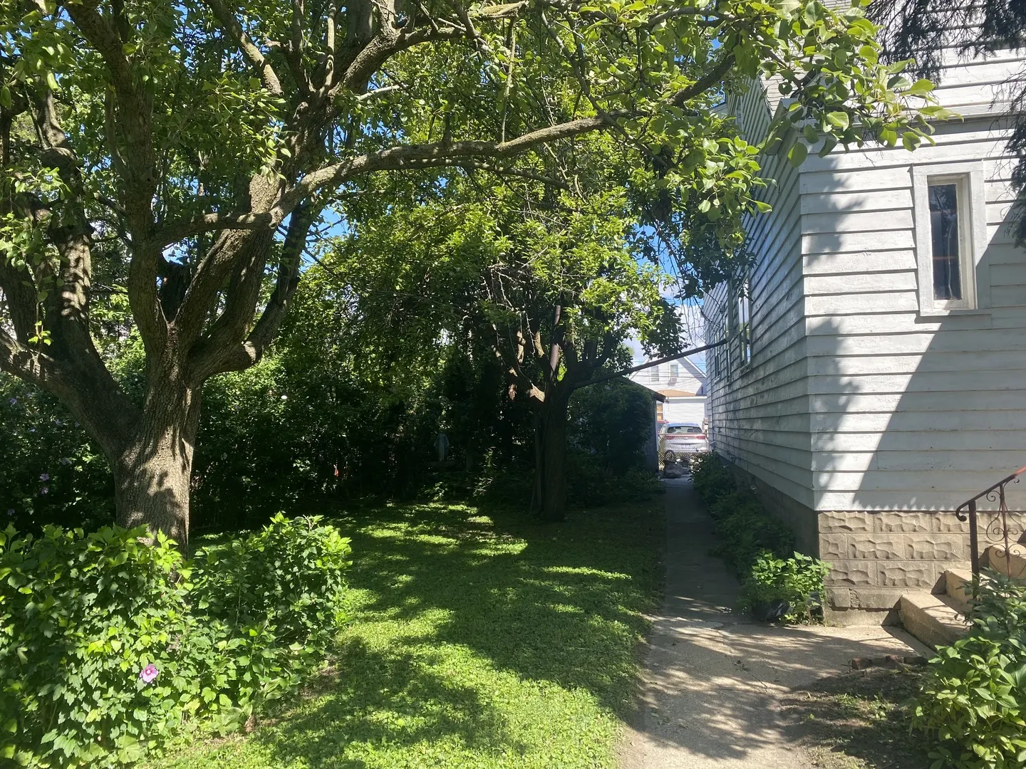 105 E 24th Street IL