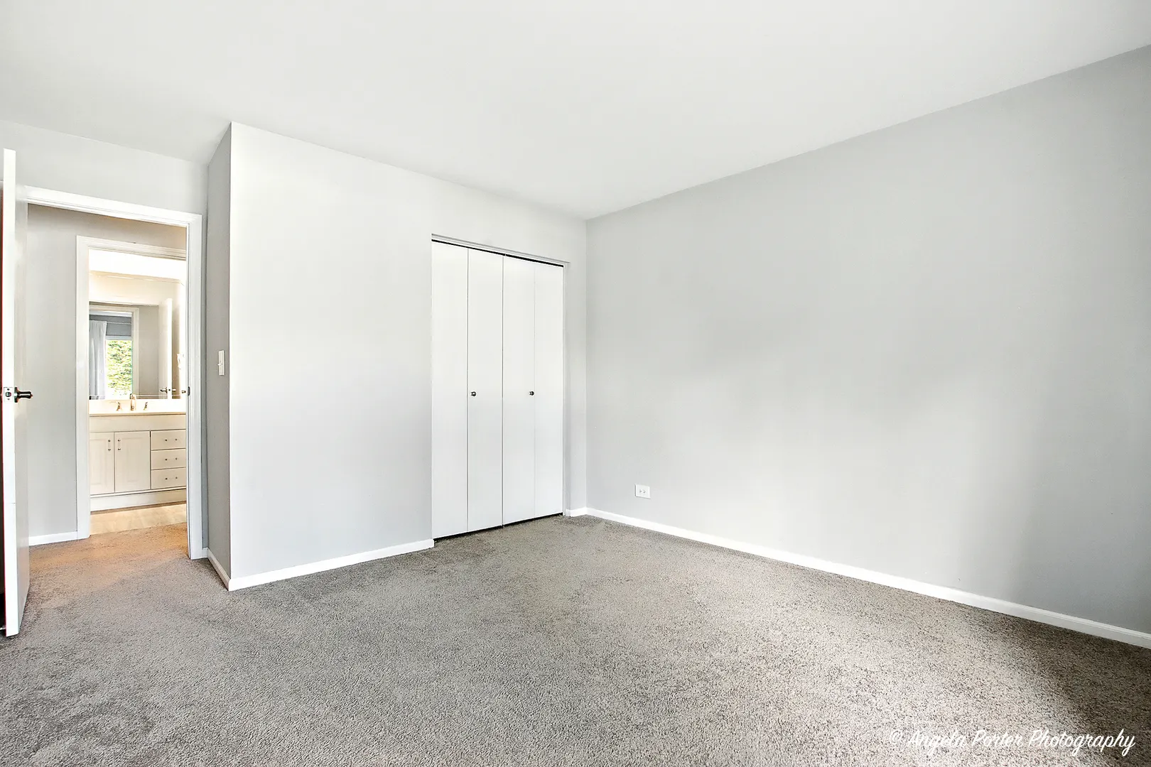 263 S Clubhouse Drive 104 IL