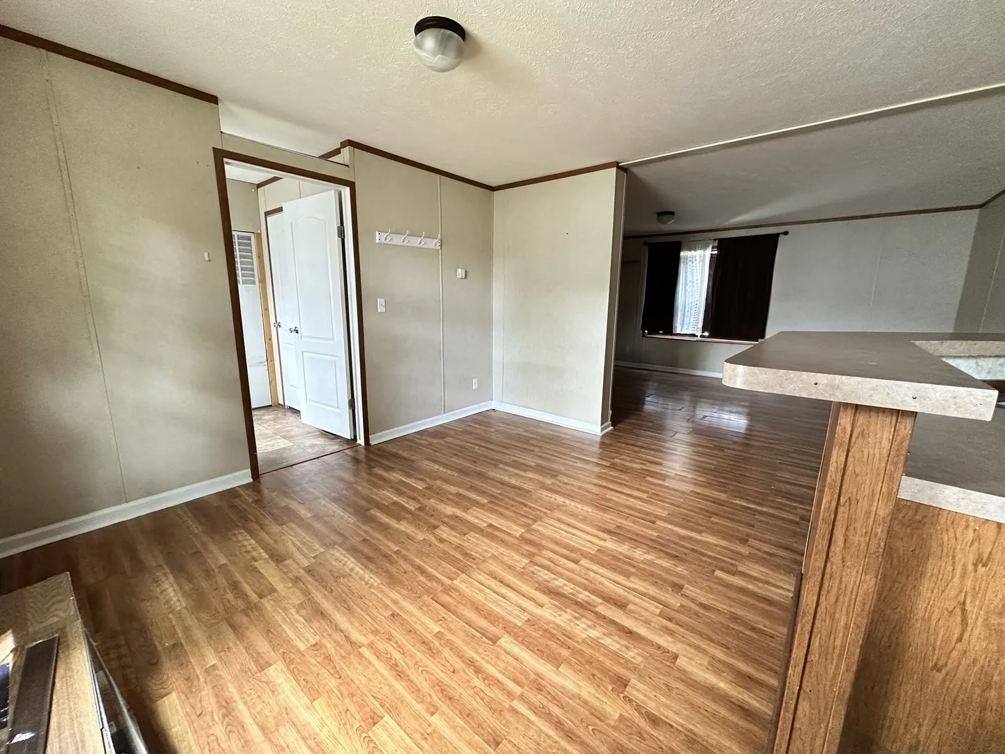 319 Avenue F IL