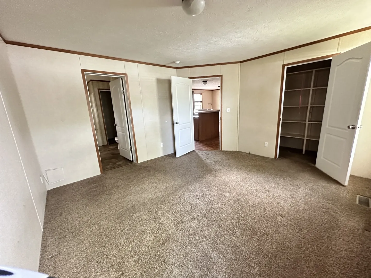 319 Avenue F IL