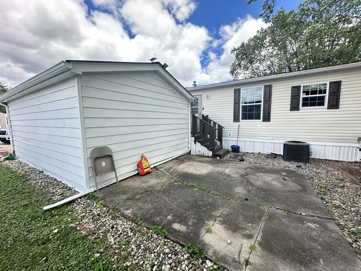 319 Avenue F IL