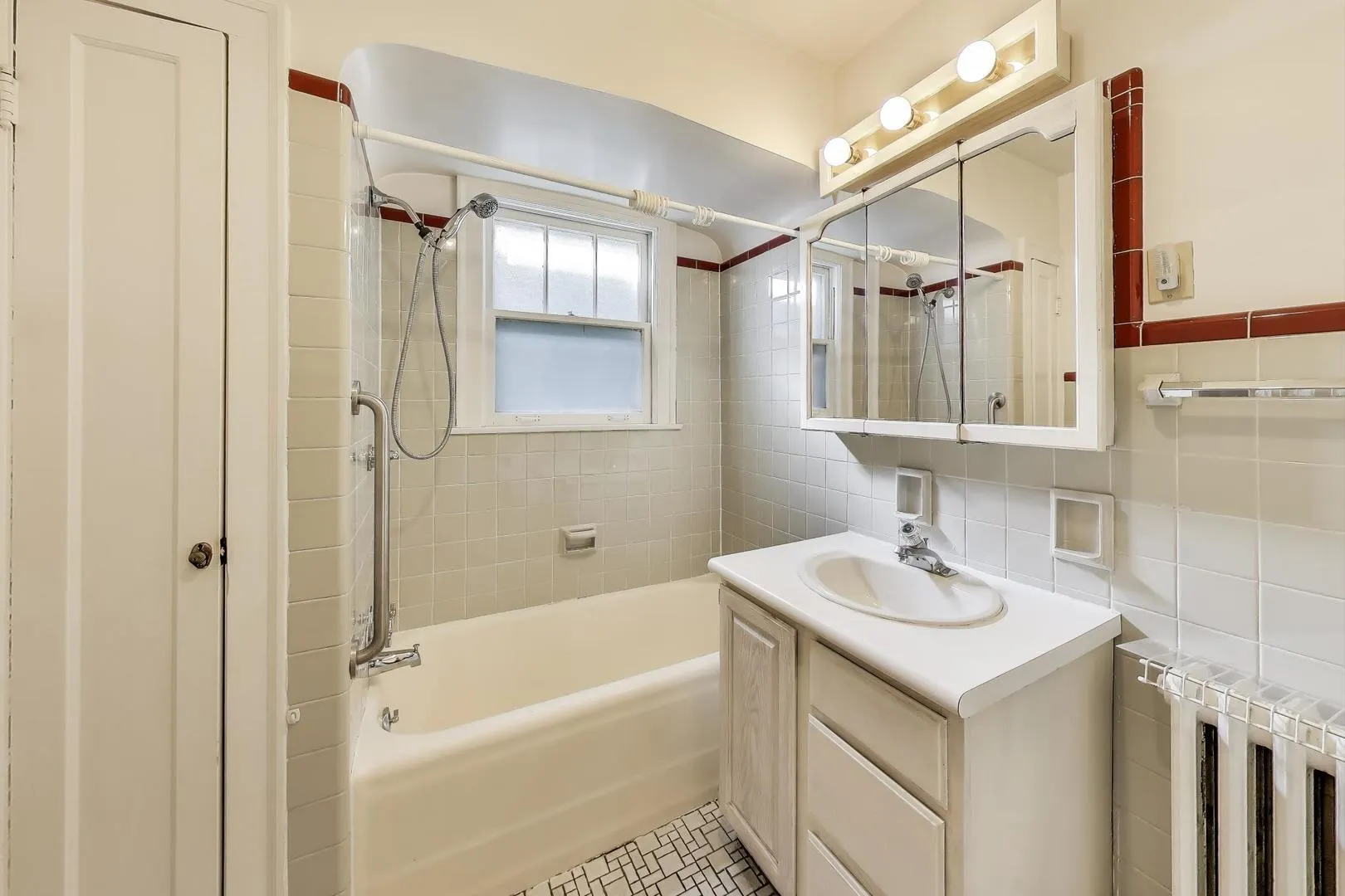 566 Bellevue Place IL