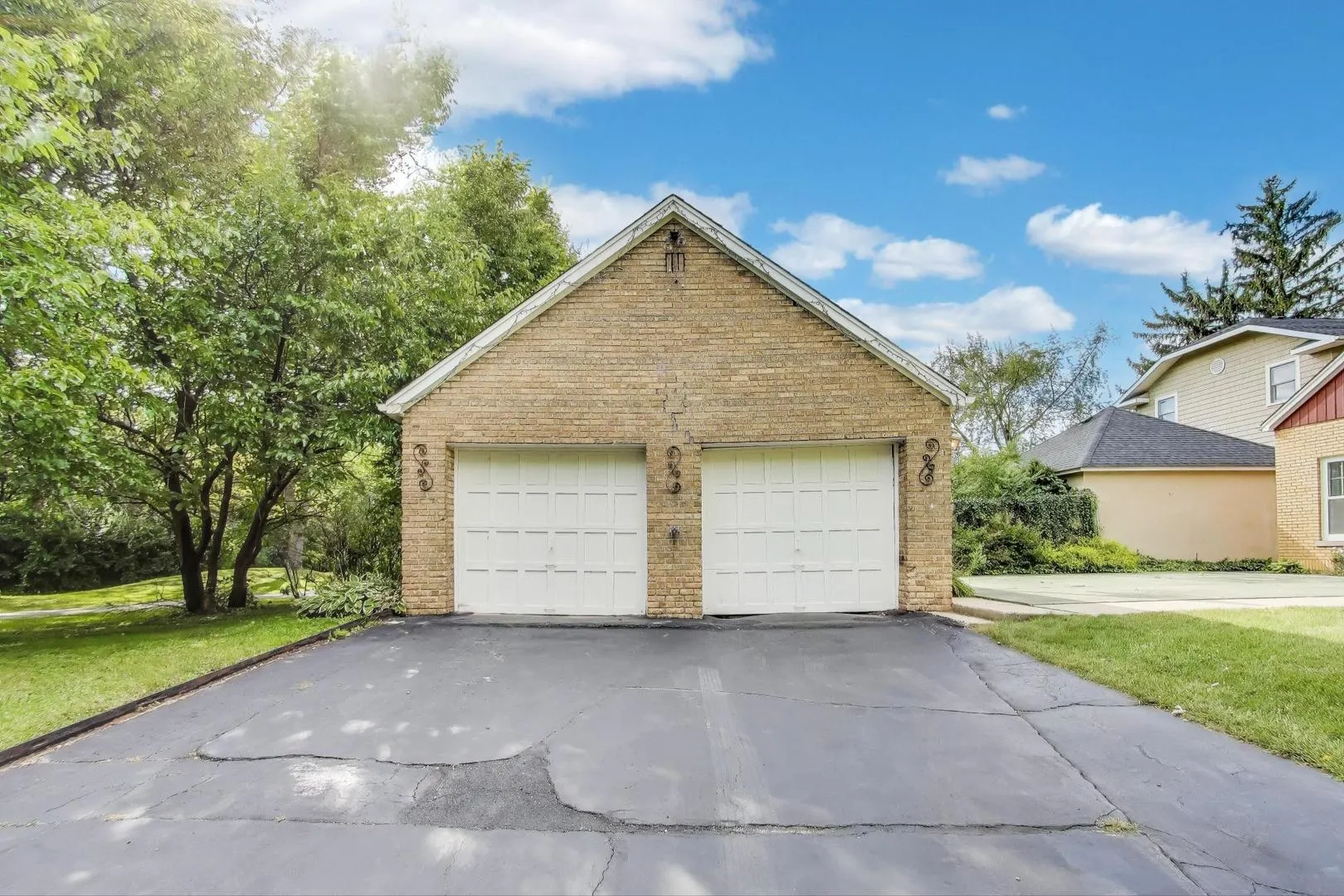 566 Bellevue Place IL