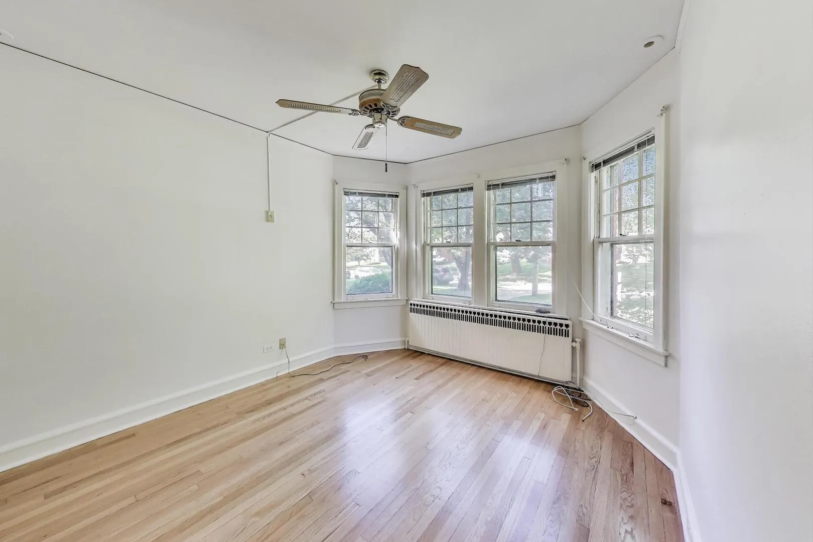 566 Bellevue Place IL