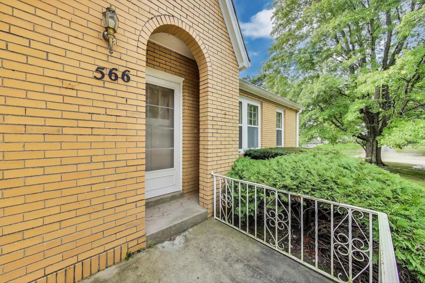 566 Bellevue Place IL