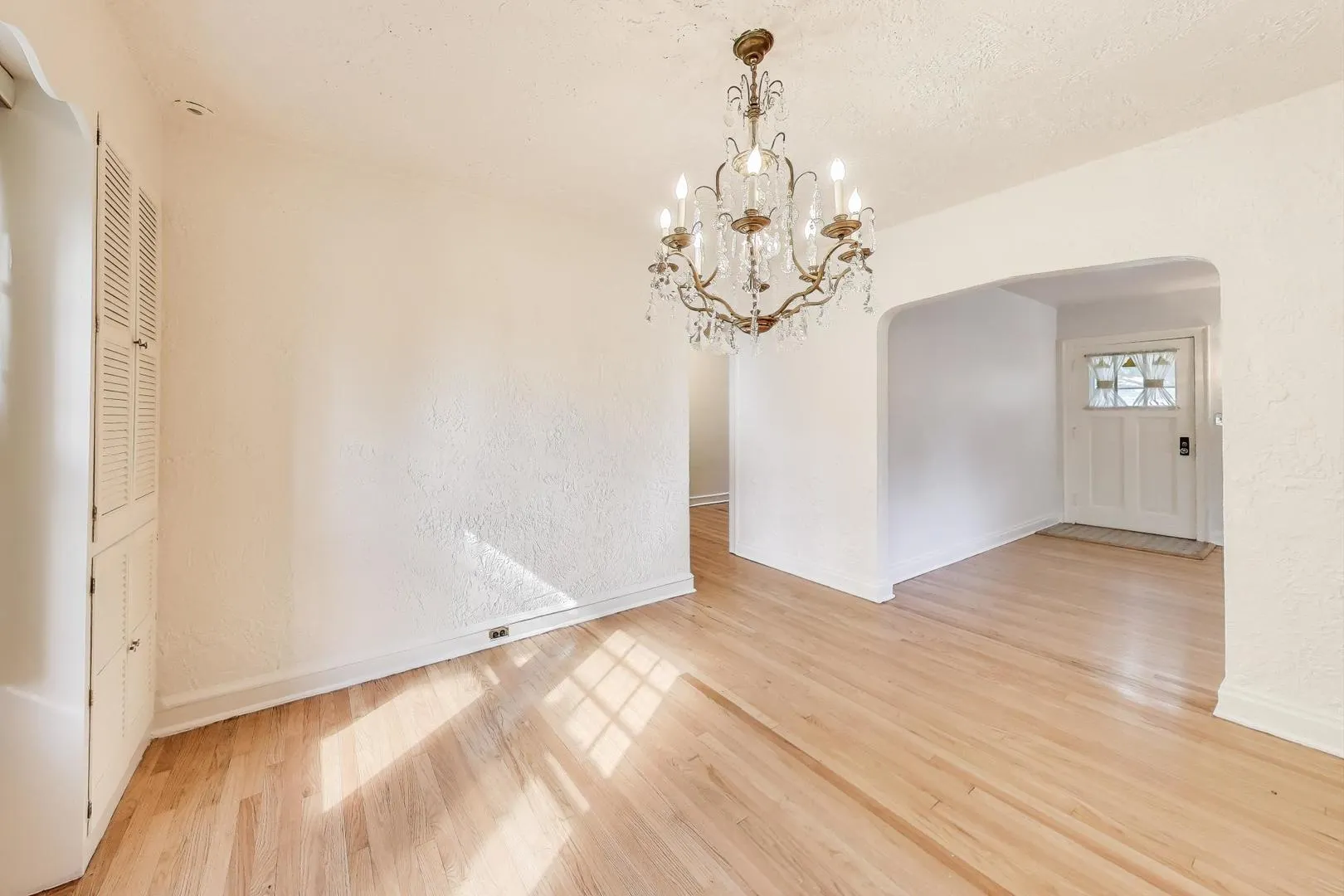 566 Bellevue Place IL