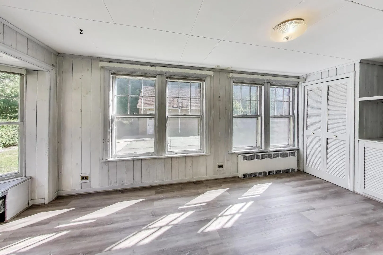 566 Bellevue Place IL