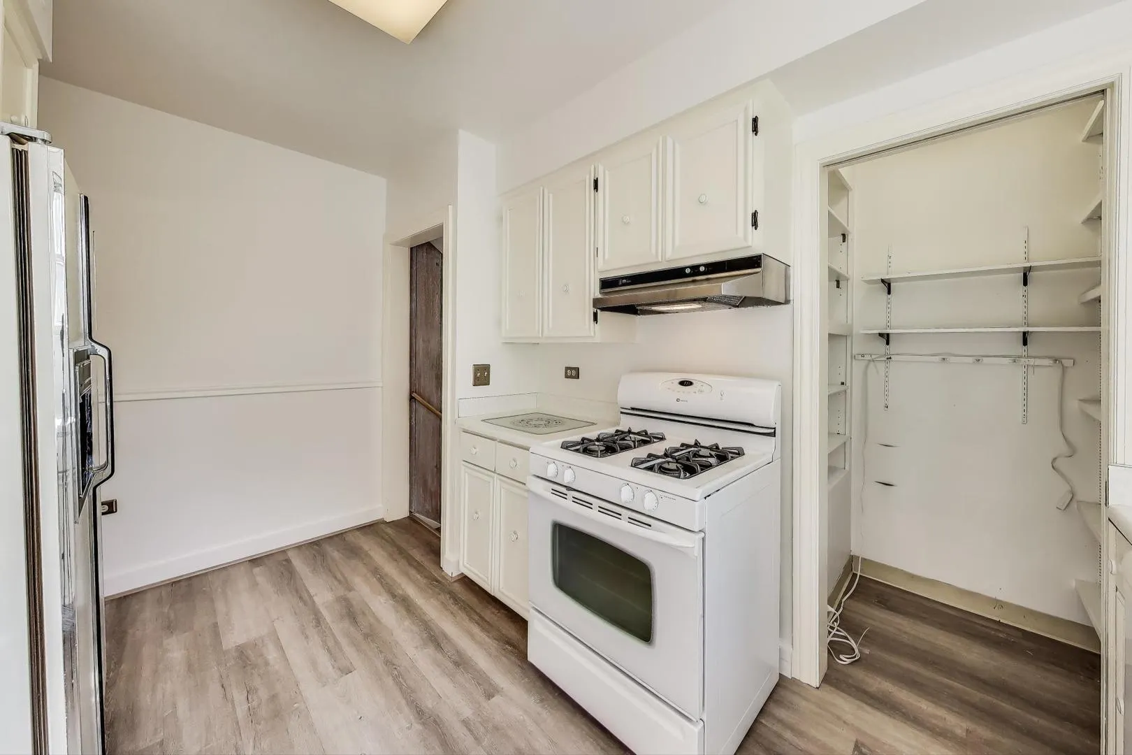 566 Bellevue Place IL