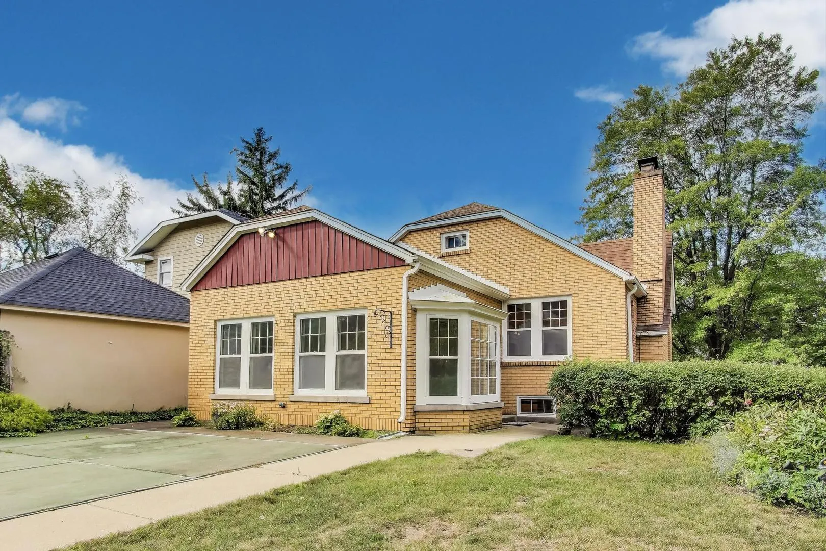 566 Bellevue Place IL