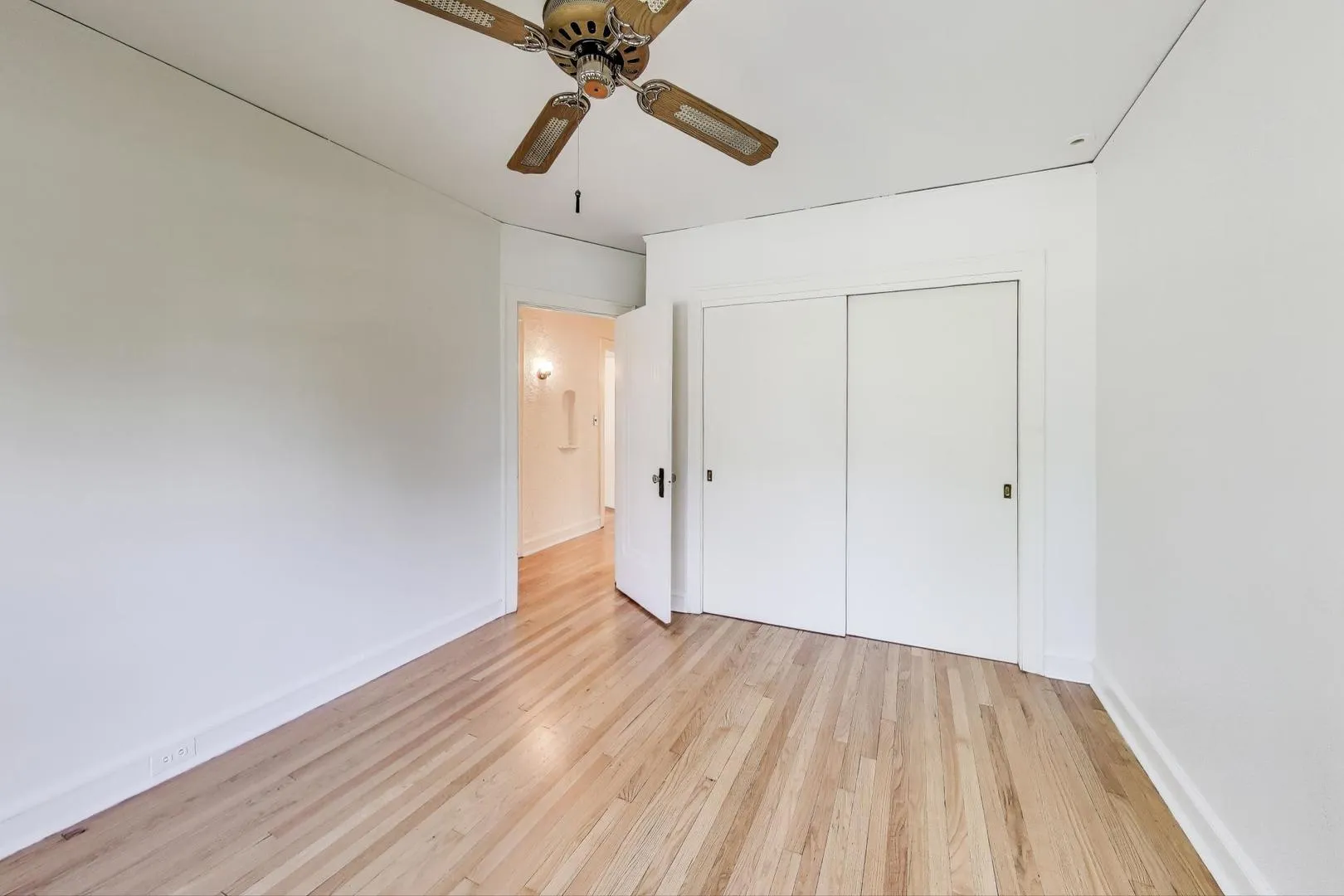 566 Bellevue Place IL