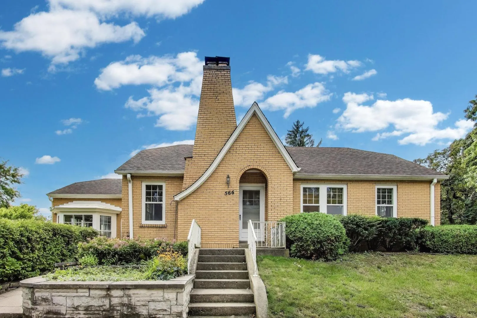 566 Bellevue Place IL