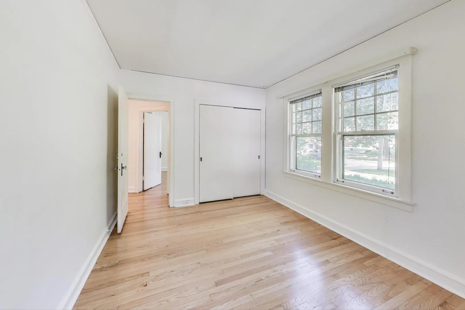 566 Bellevue Place IL