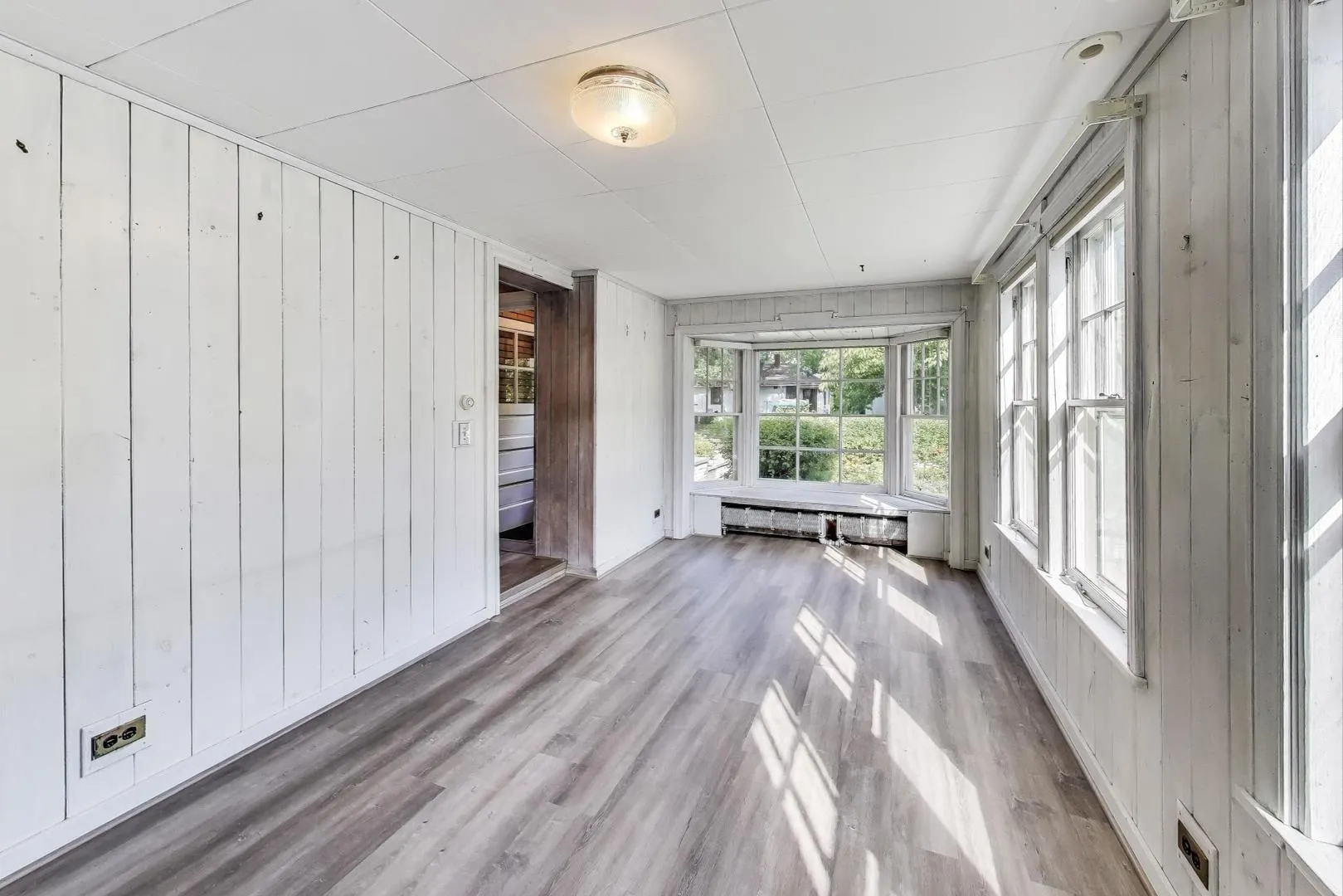 566 Bellevue Place IL