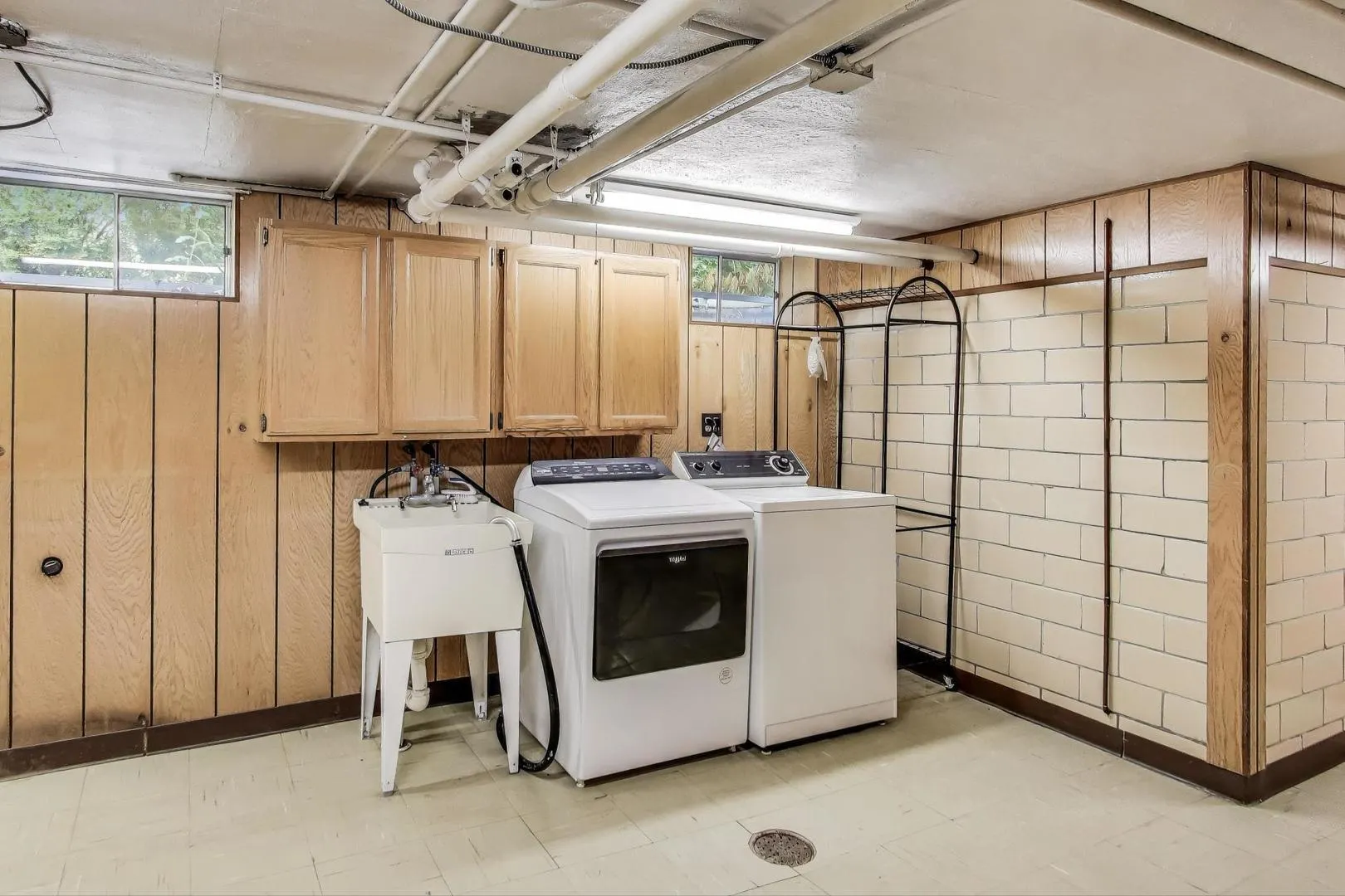 566 Bellevue Place IL