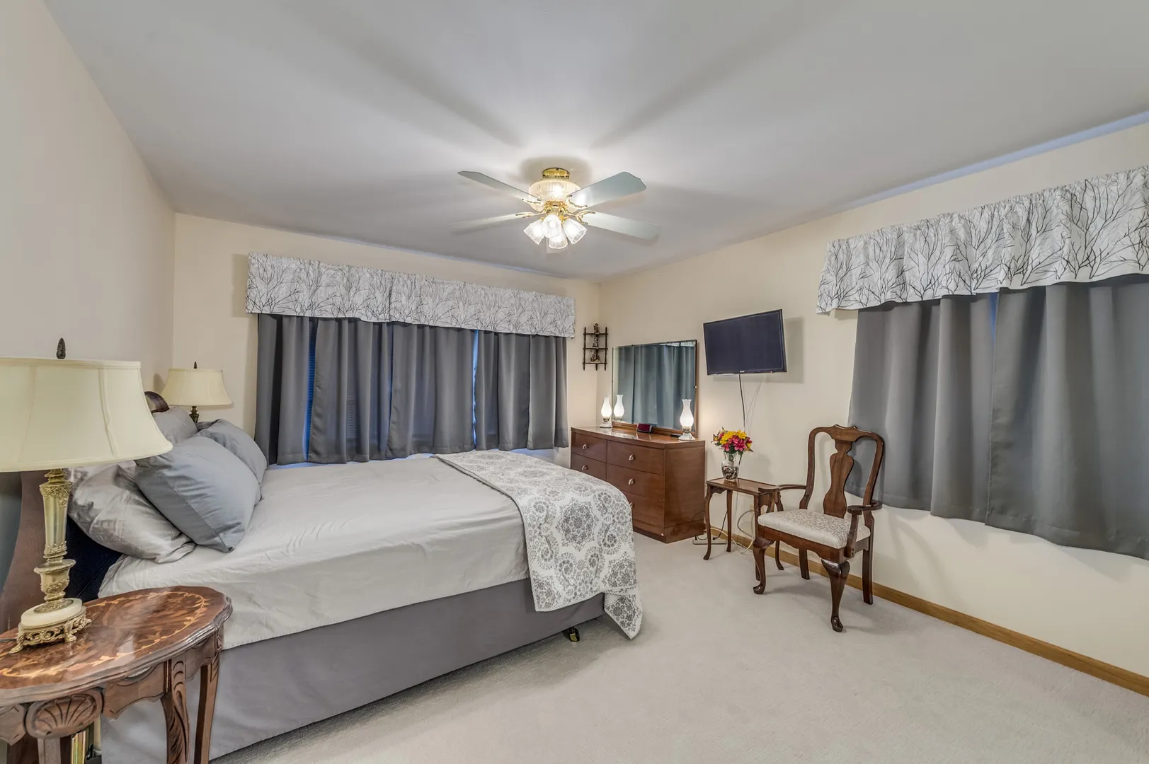 318 S Dominion Drive IL