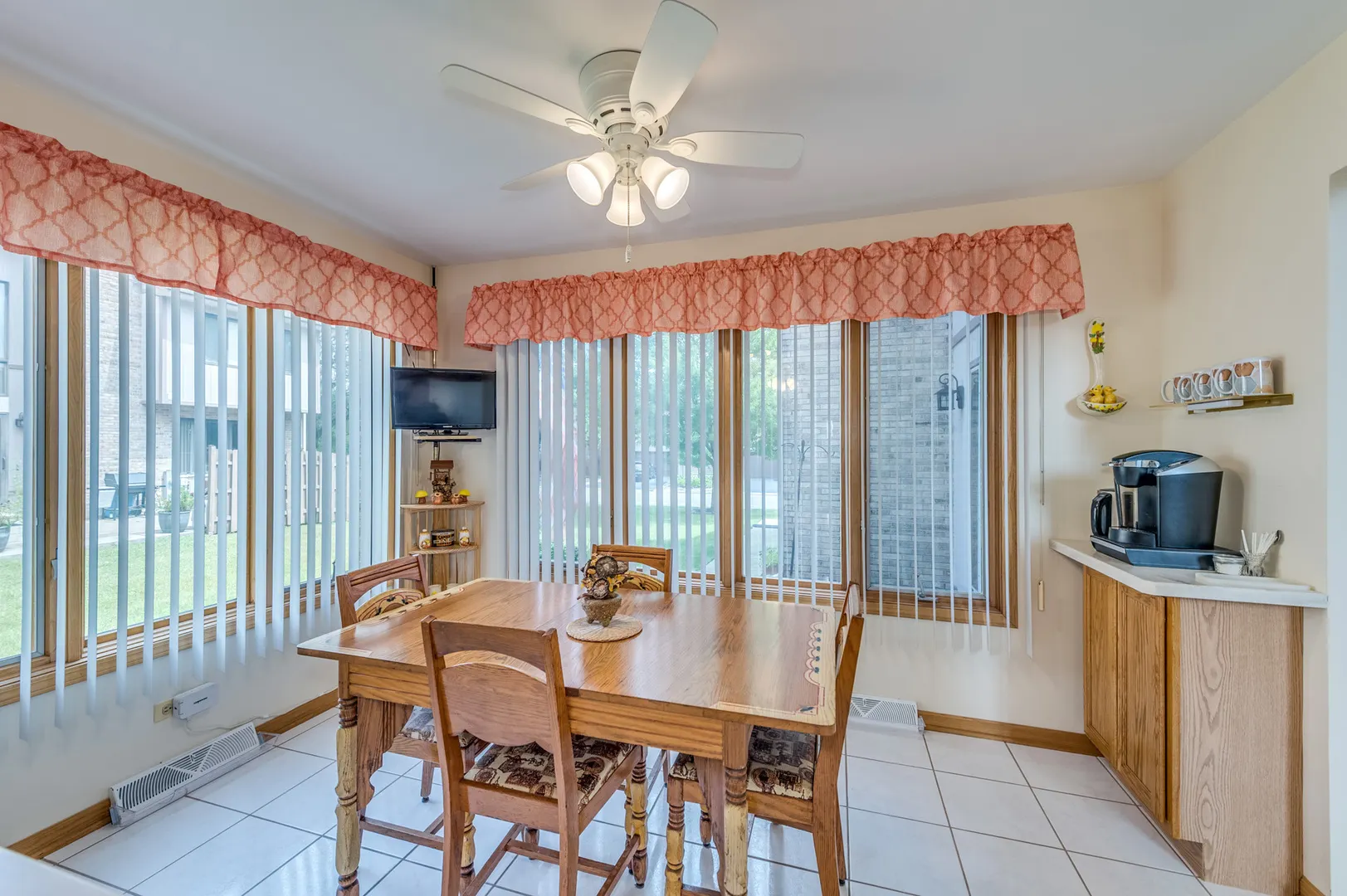318 S Dominion Drive IL