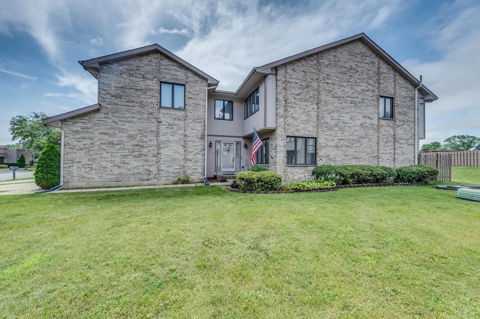318 S Dominion Drive IL
