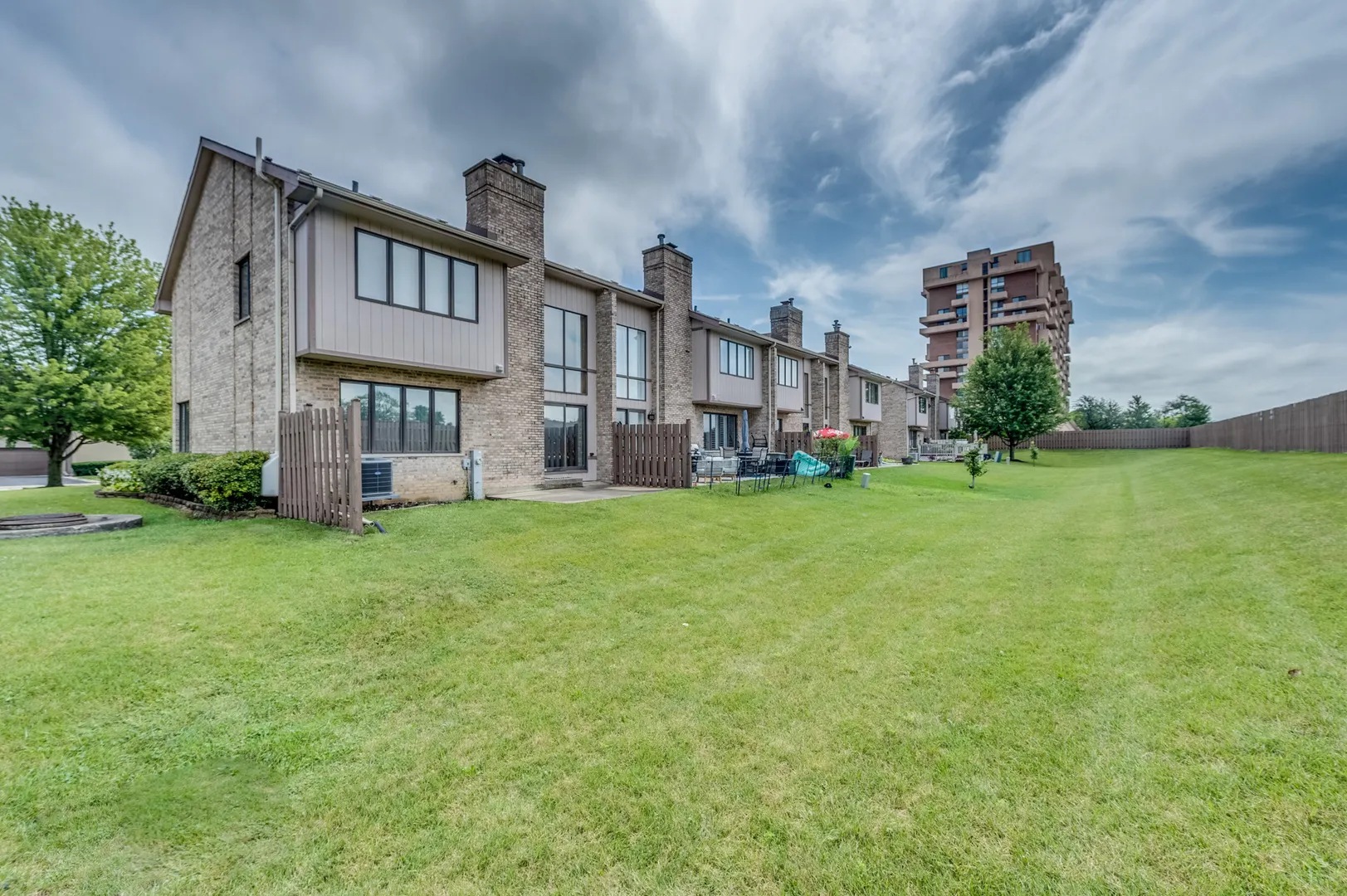 318 S Dominion Drive IL