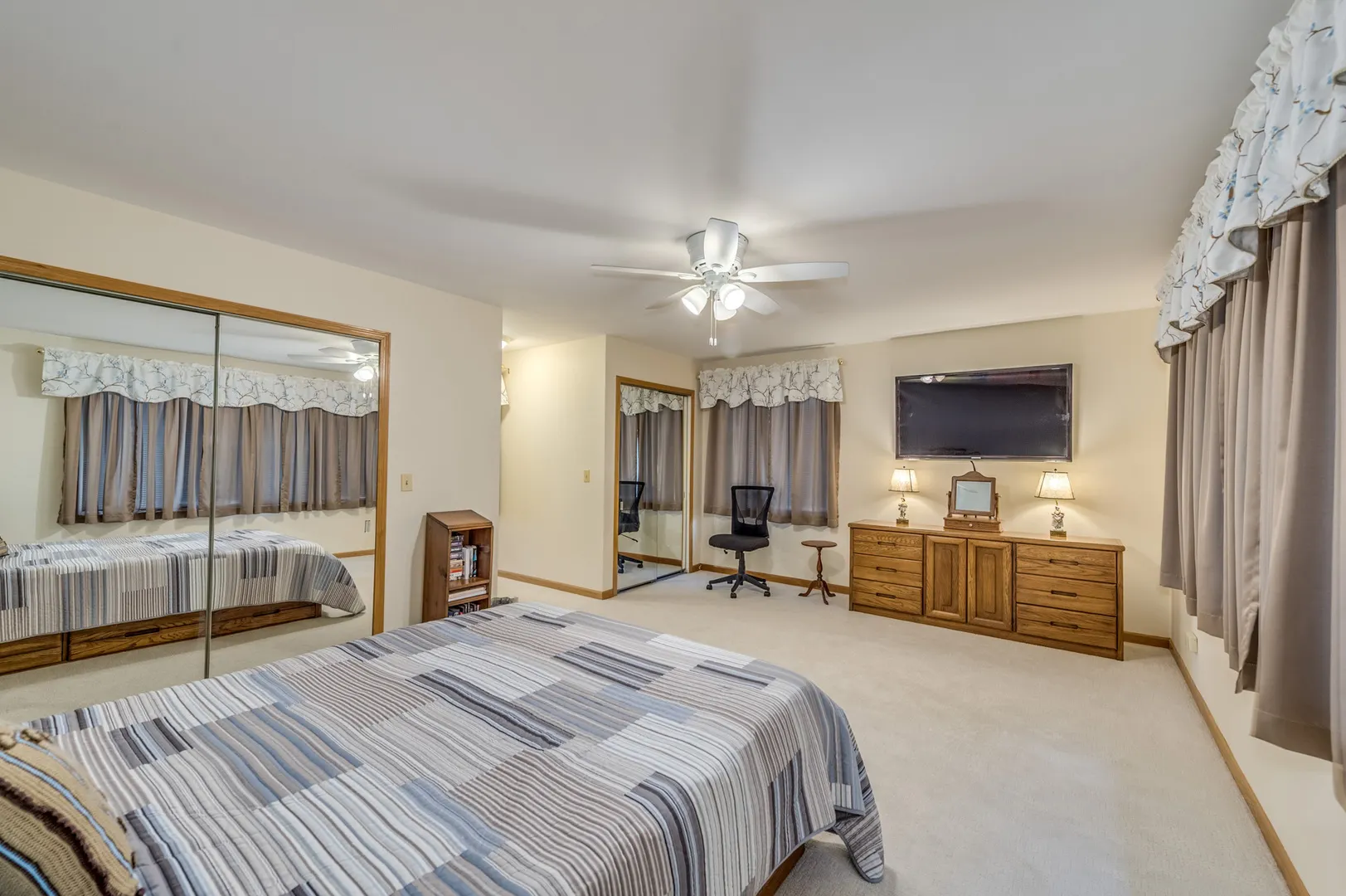 318 S Dominion Drive IL