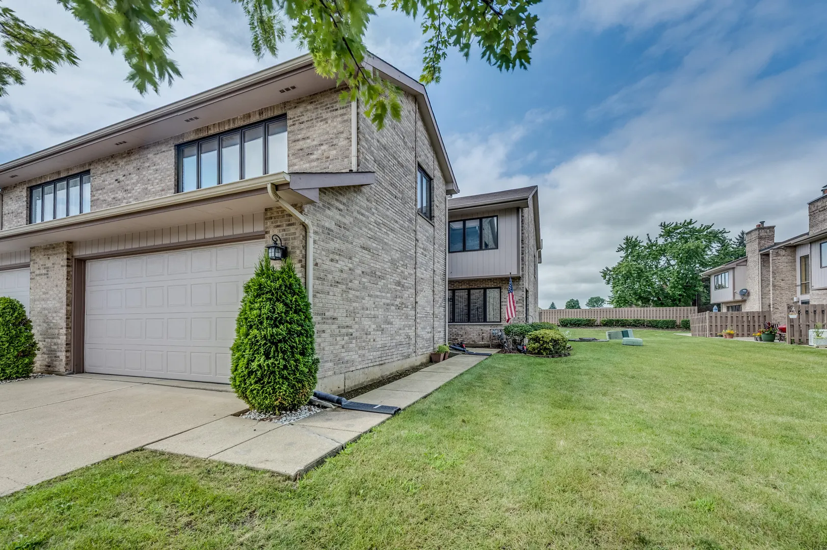 318 S Dominion Drive IL