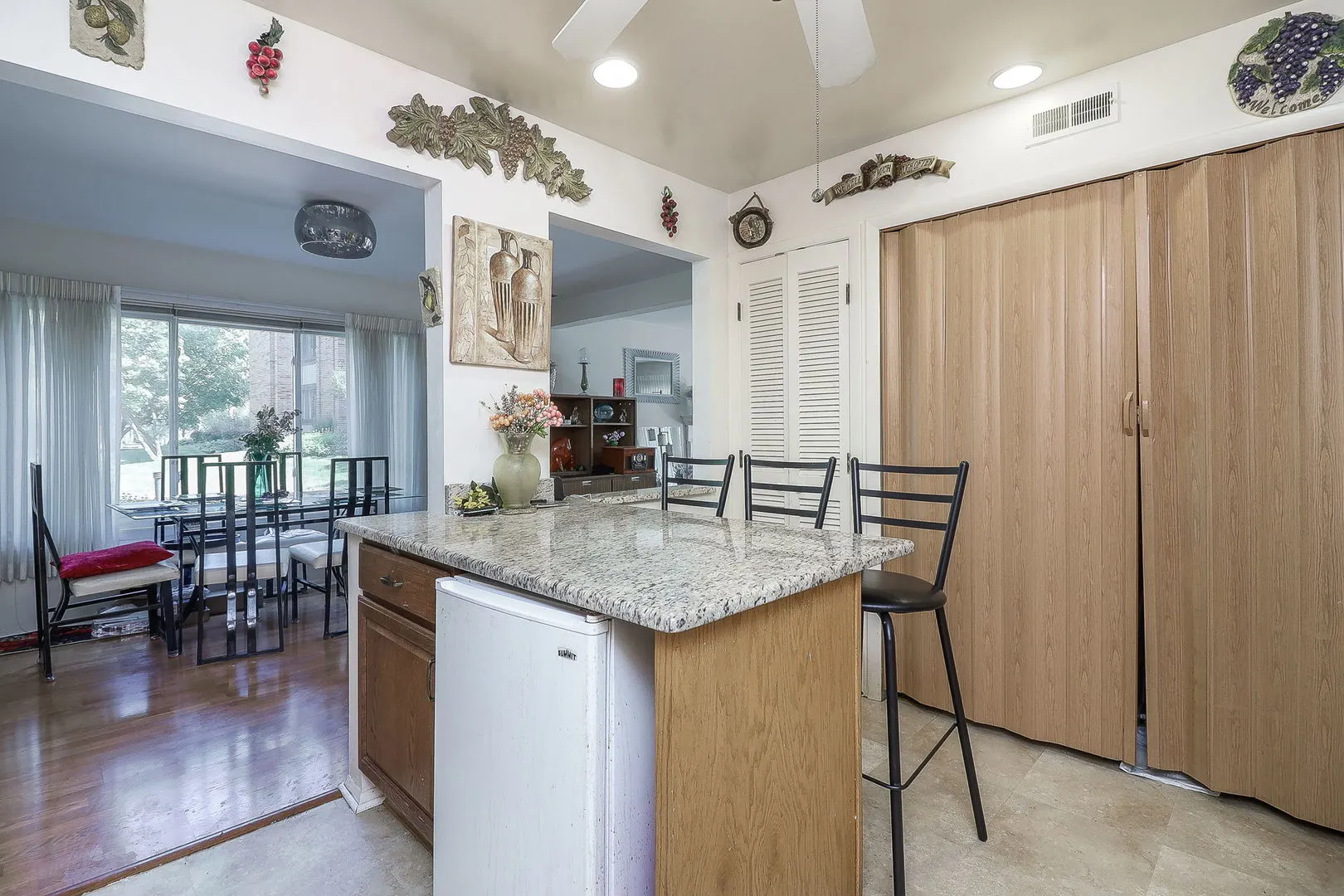 301 Lake Hinsdale Drive 106 IL