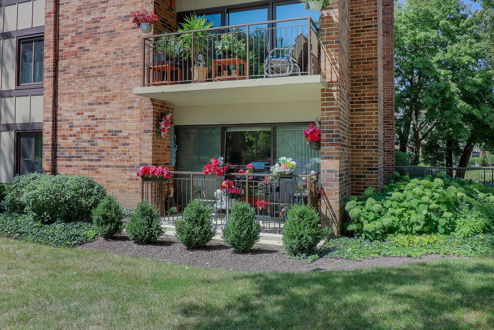 301 Lake Hinsdale Drive 106 IL