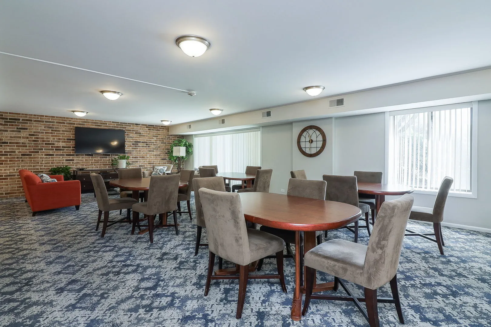 301 Lake Hinsdale Drive 106 IL