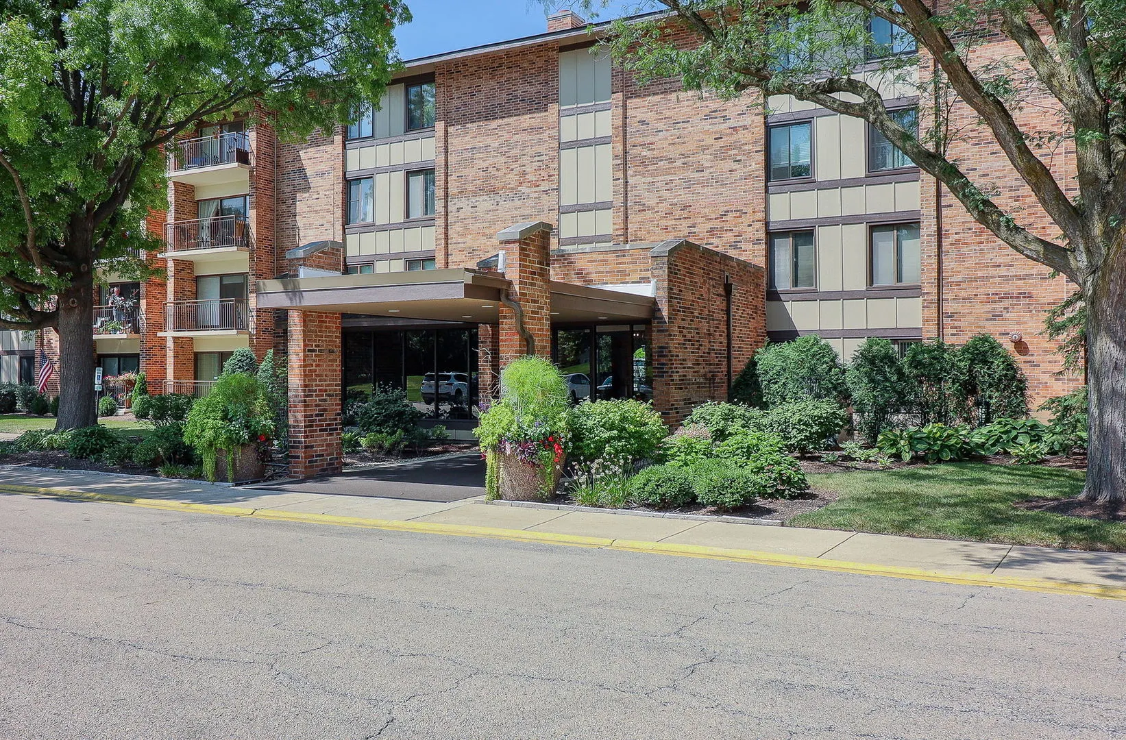 301 Lake Hinsdale Drive 106 IL