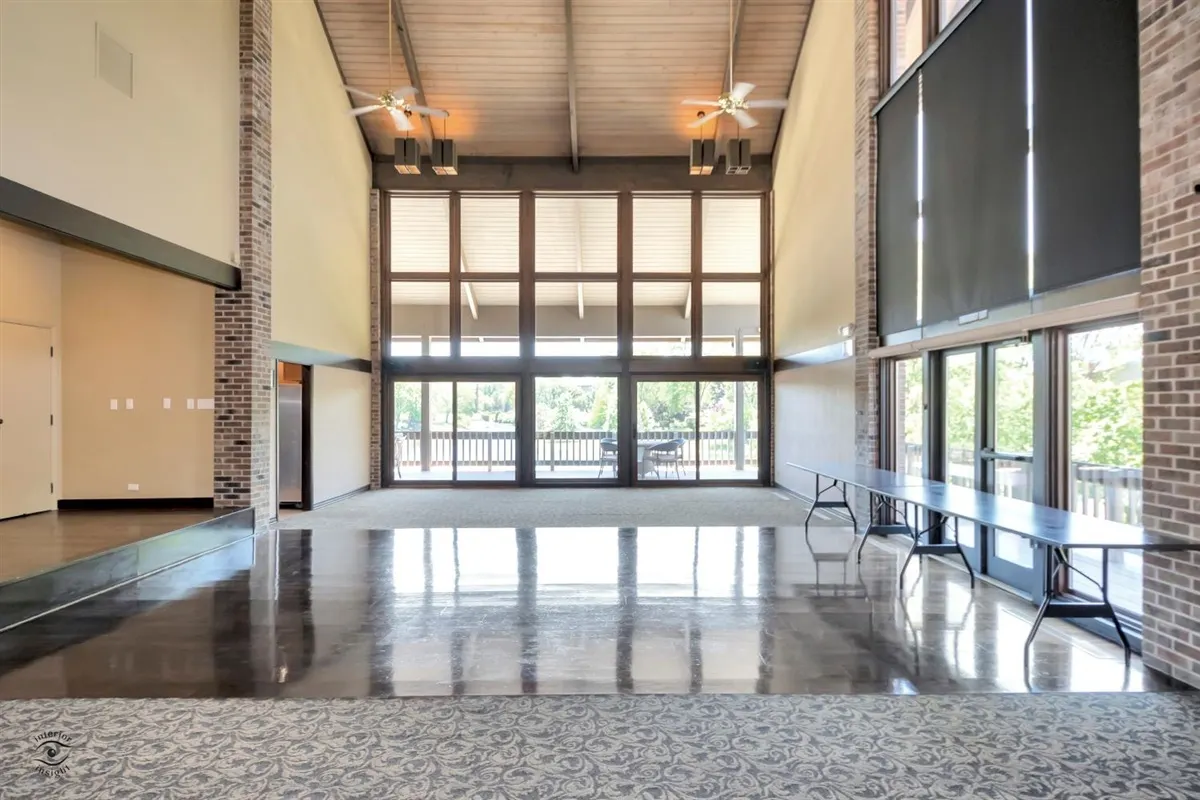 301 Lake Hinsdale Drive 106 IL