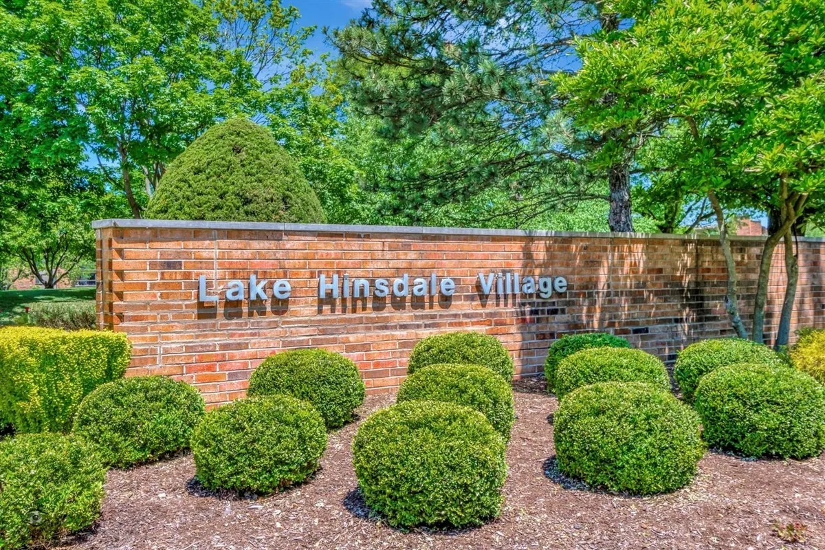 301 Lake Hinsdale Drive 106 IL