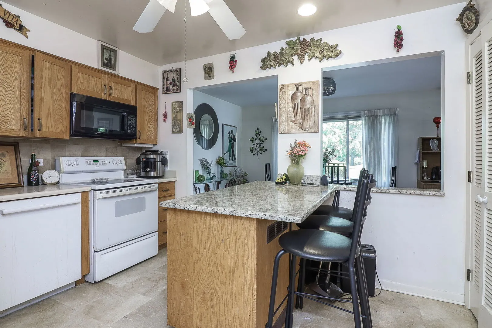 301 Lake Hinsdale Drive 106 IL