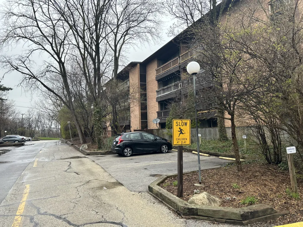 5500 Hillcrest Lane 129-1L IL