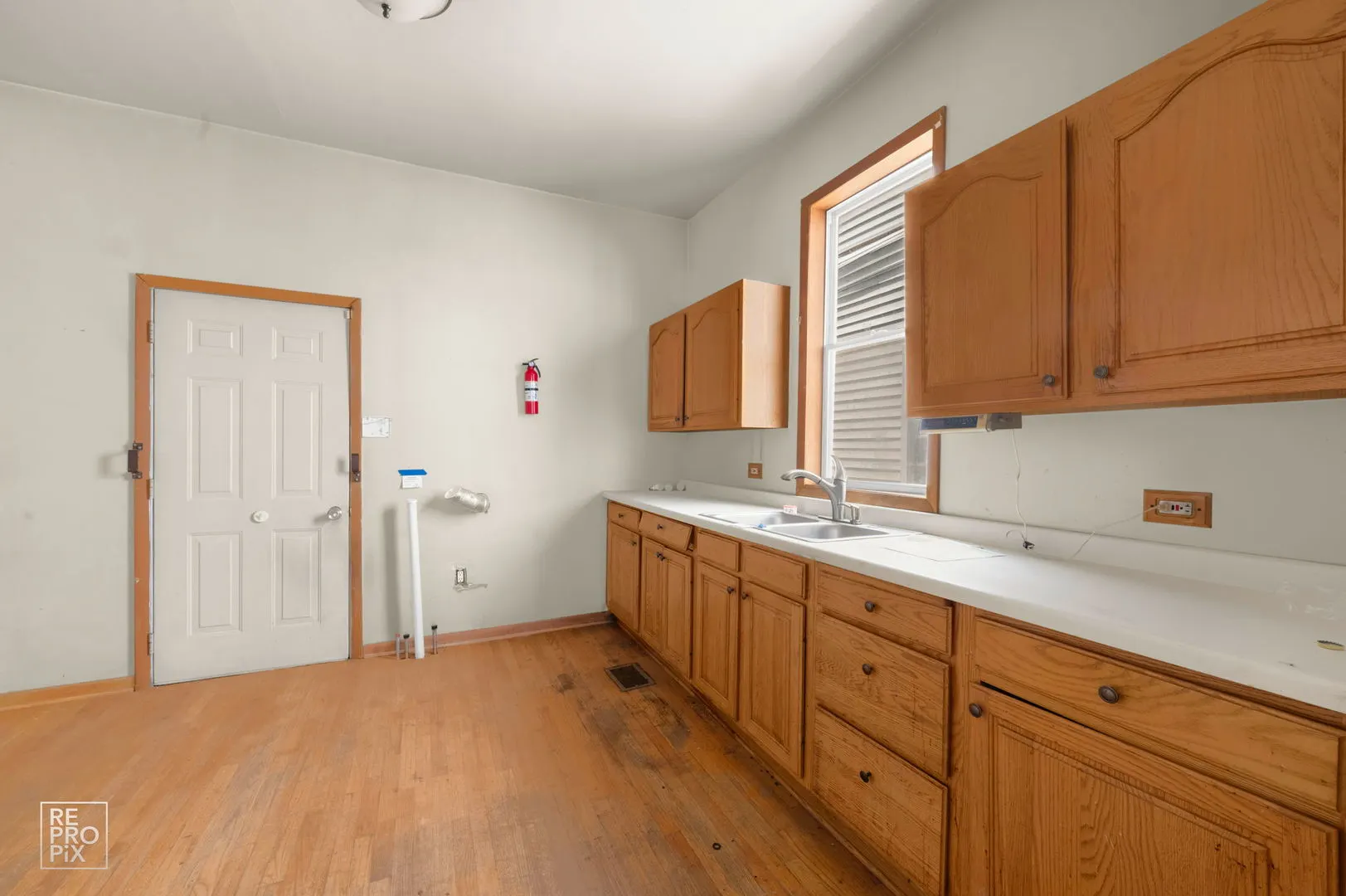 613 W 46th Place IL