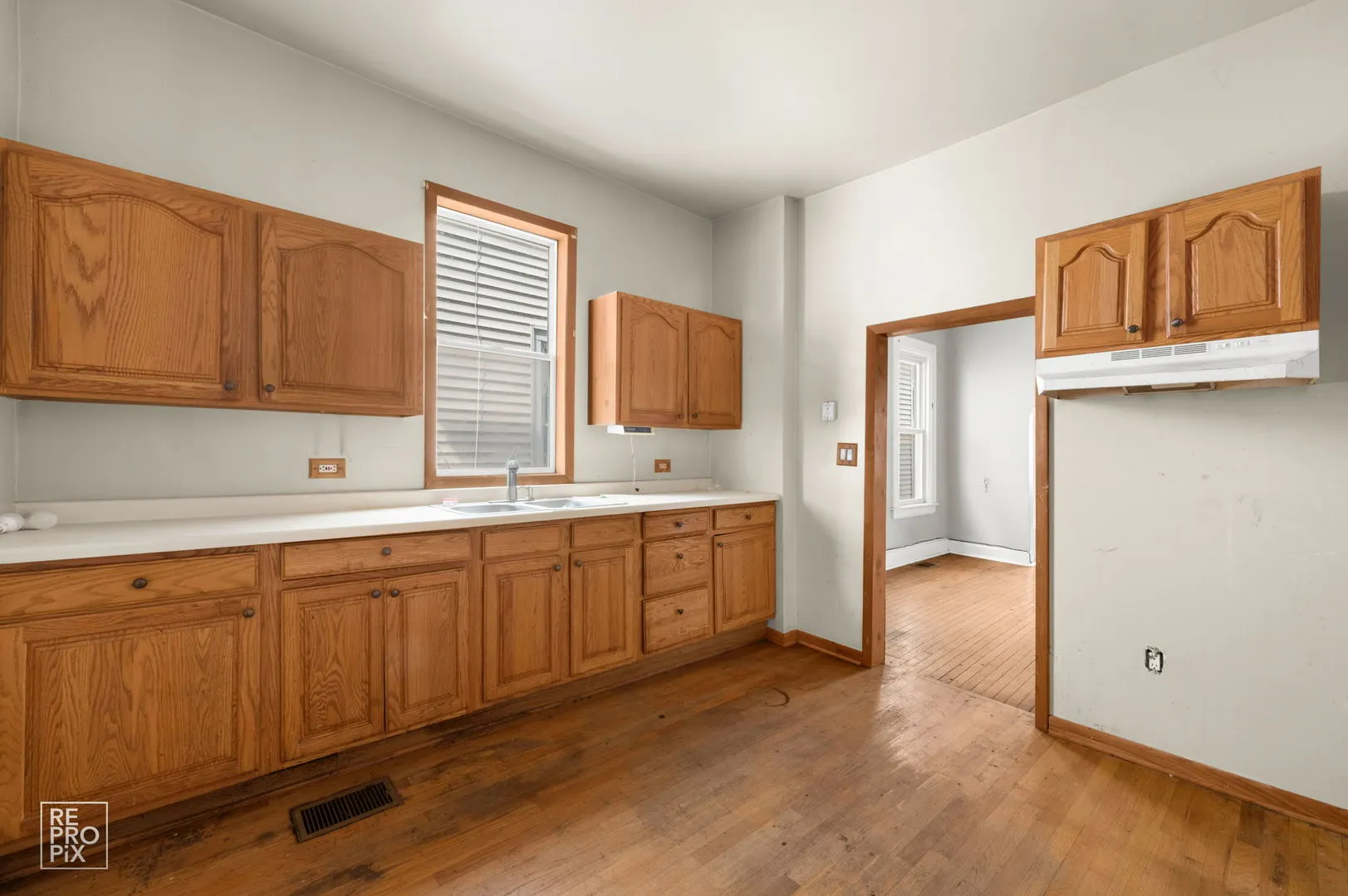 613 W 46th Place IL