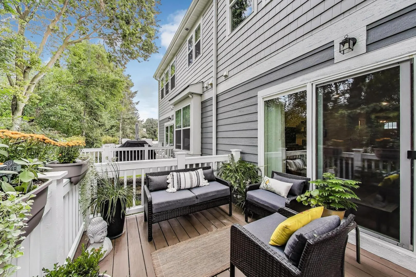 617 Riverbank Court IL