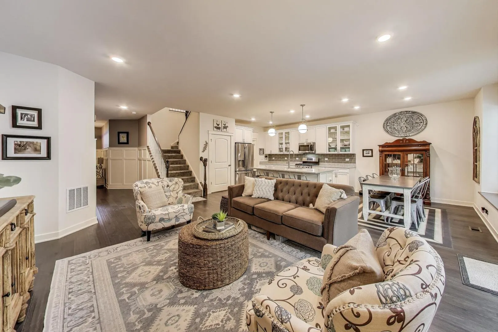 617 Riverbank Court IL