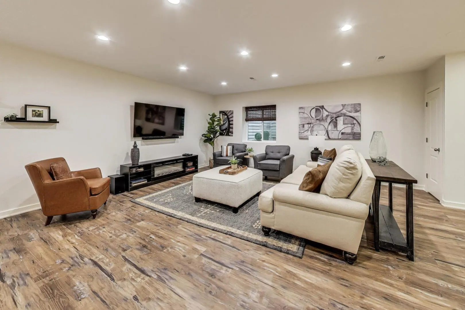 617 Riverbank Court IL
