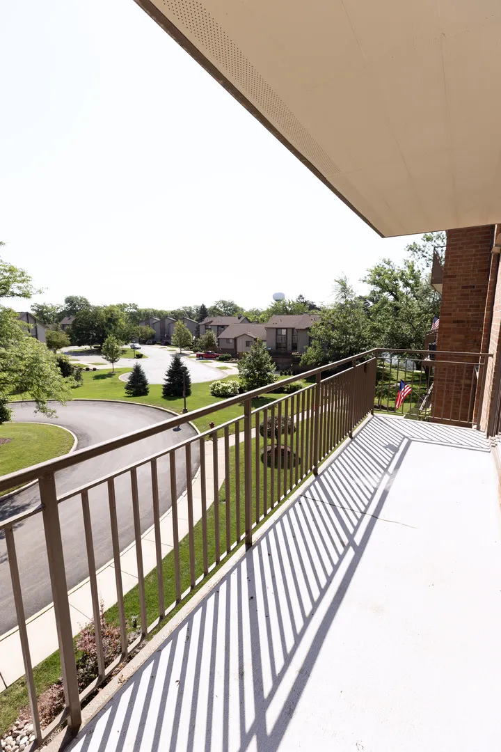 701 Lake Hinsdale Drive 306 IL