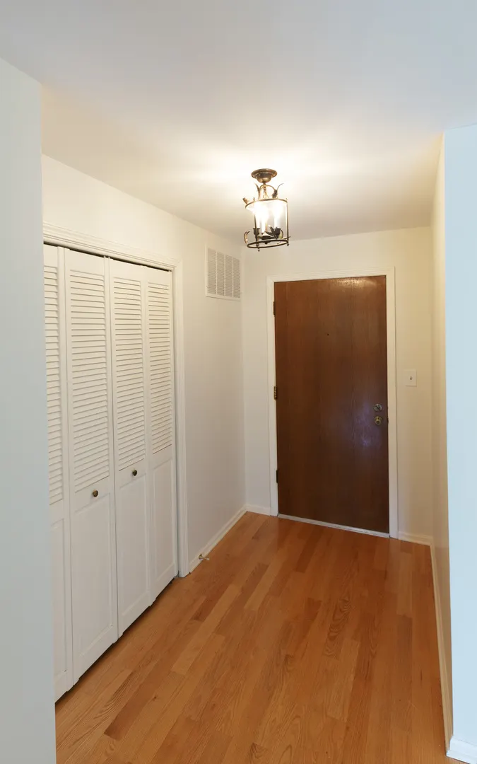 701 Lake Hinsdale Drive 306 IL