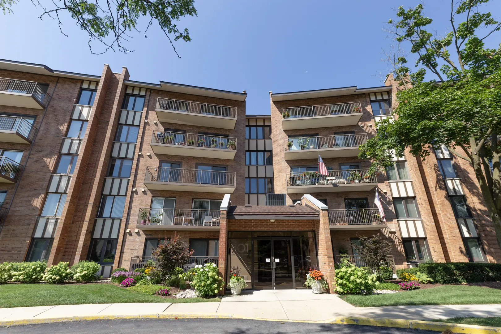 701 Lake Hinsdale Drive 306 IL