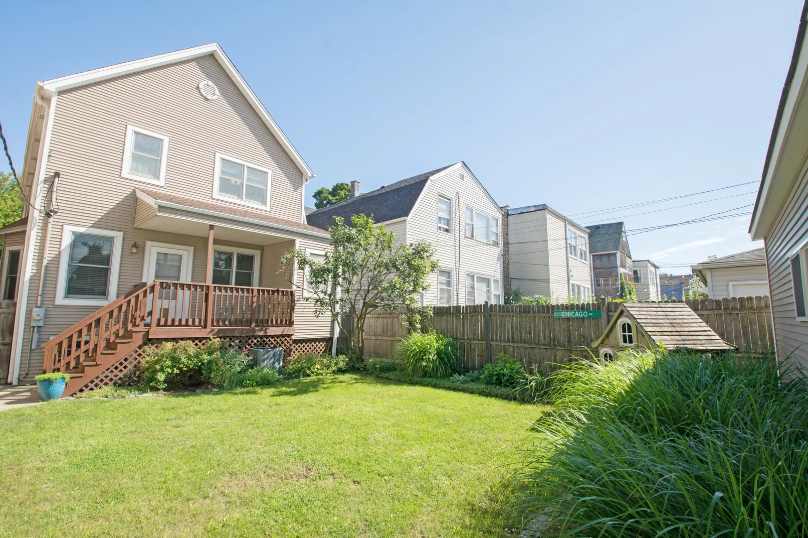 4853 W Hutchinson Street IL