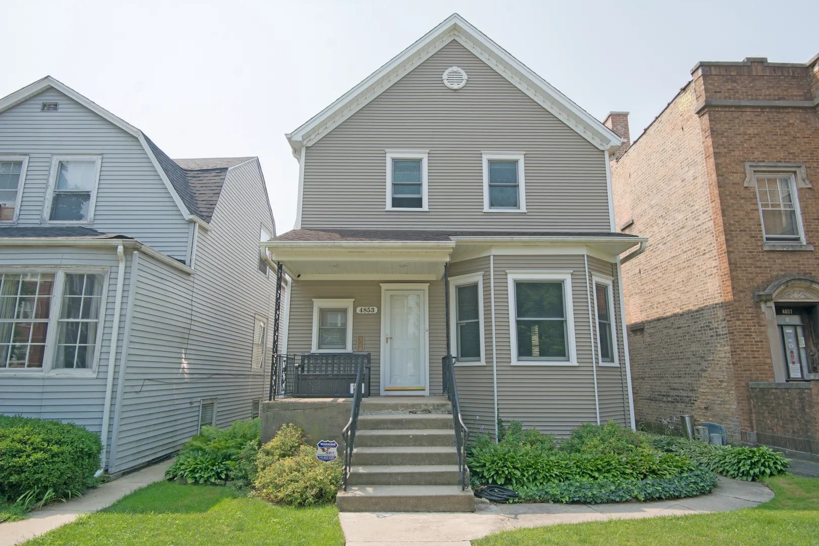 4853 W Hutchinson Street IL